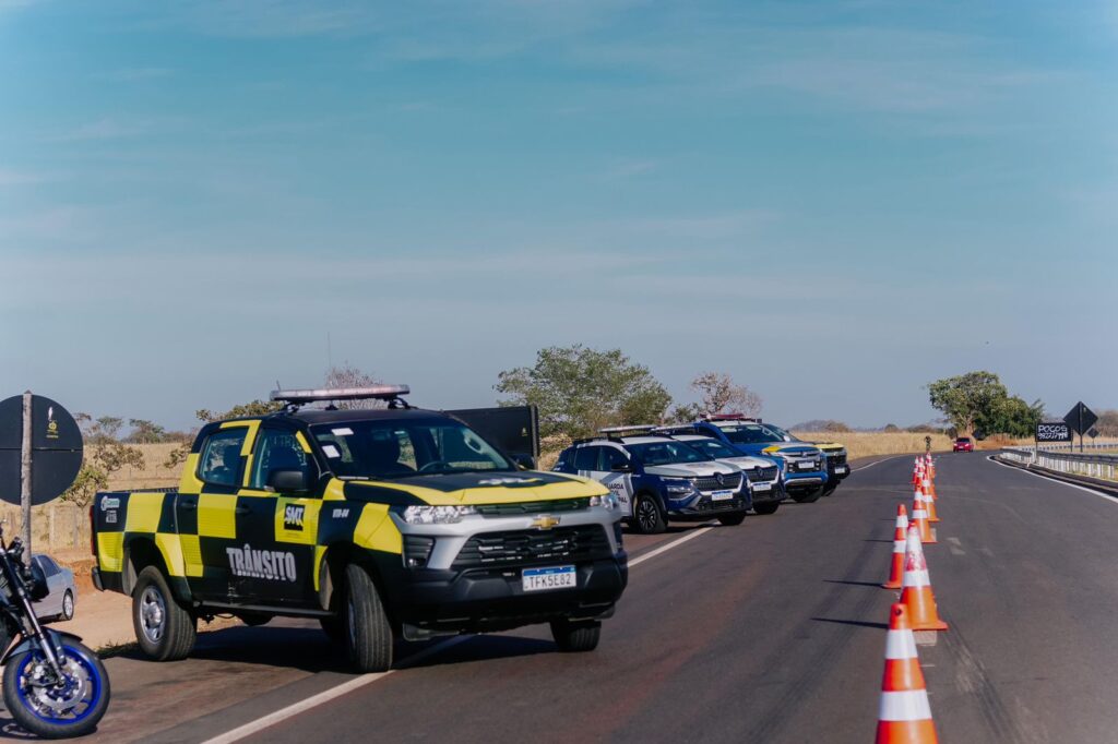 Veículos da SMT em apoio à operação.