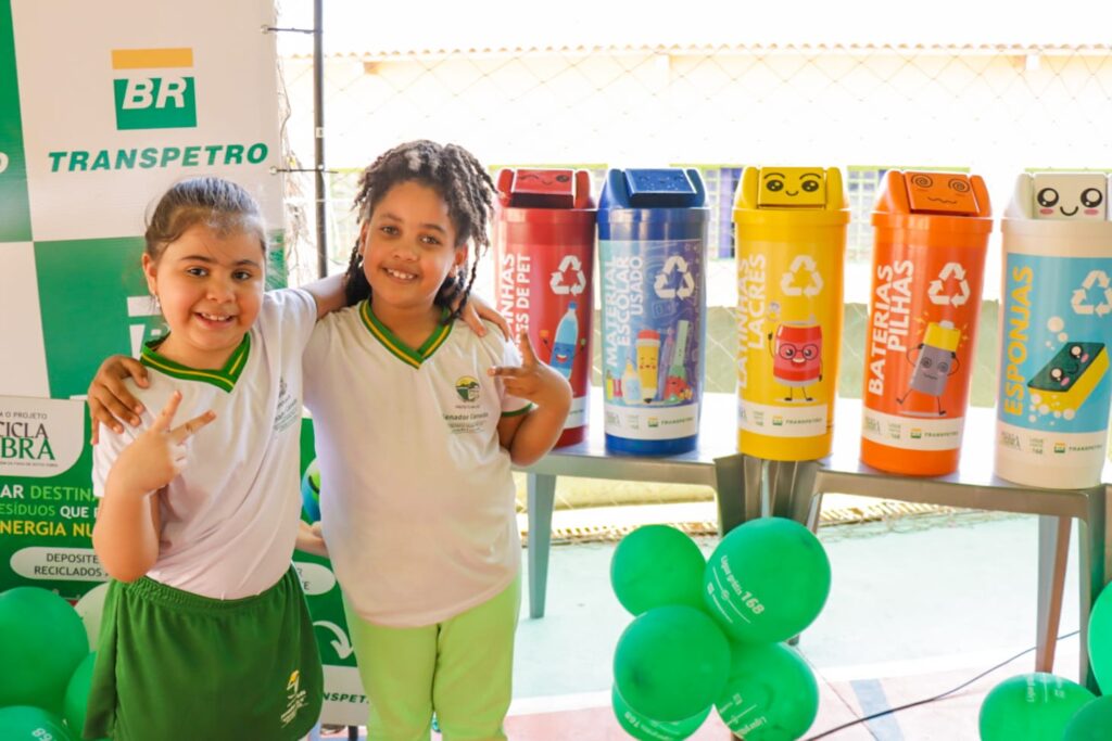Alunos do Projeto Recicla OSBRA na Escola Municipal Dr. José Carneiro