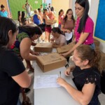 Senador Canedo iniciou a entrega dos kits escolares aos pais...